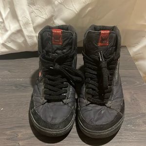 DIESEL INDUSTRY DENIM DIVISION SIZE 10 MENS. Black, used. Lightweight.